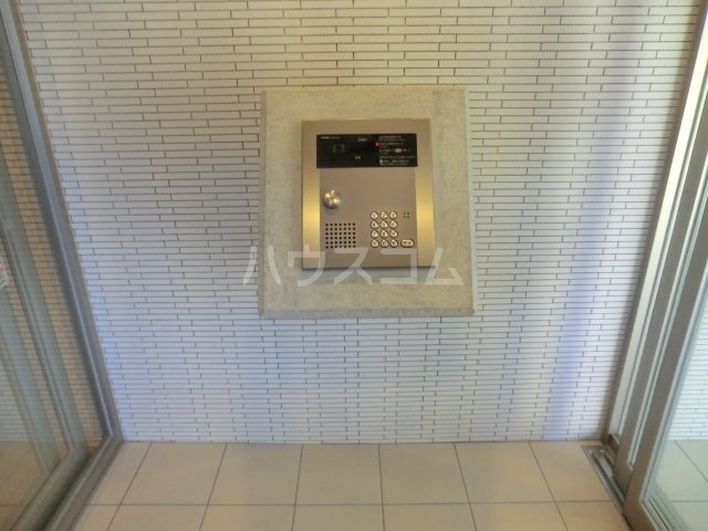 21/30 エントランス