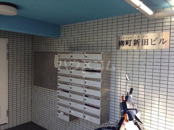 22/27 エントランス