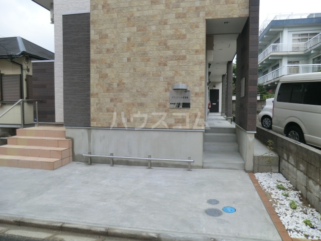 21/30 エントランス