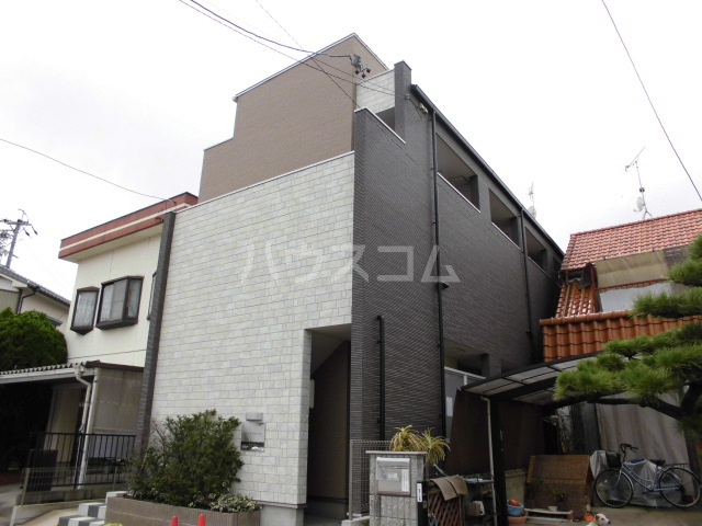 14/22 エントランス