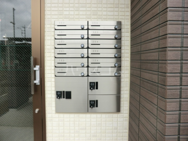 16/23 エントランス