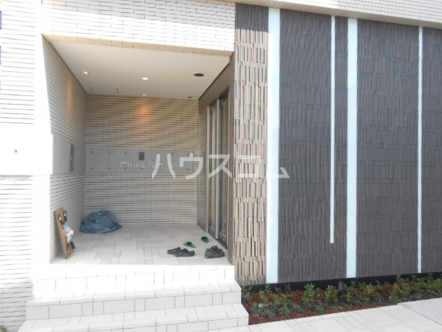 18/25 エントランス