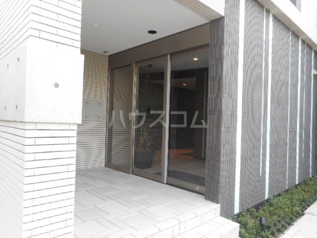 24/30 エントランス