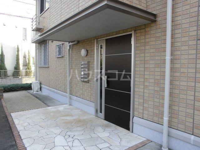 15/23 エントランス