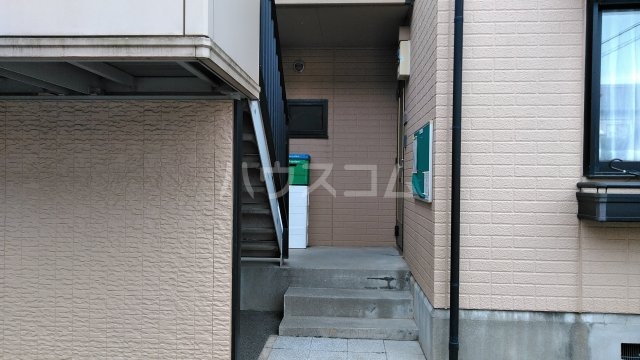 25/30 エントランス