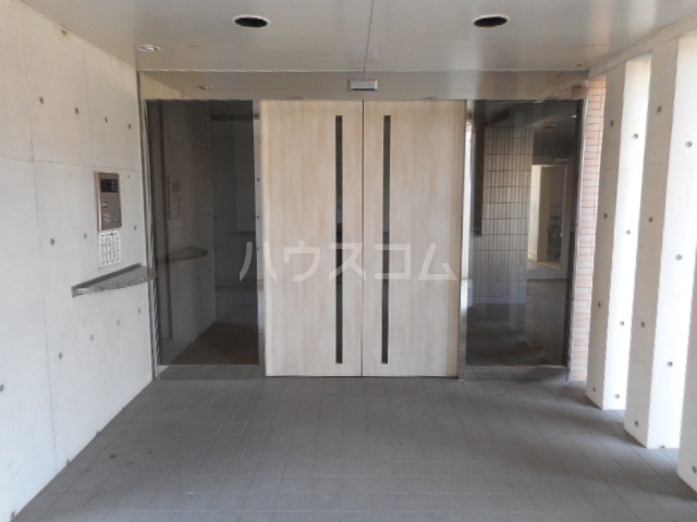 21/30 エントランス