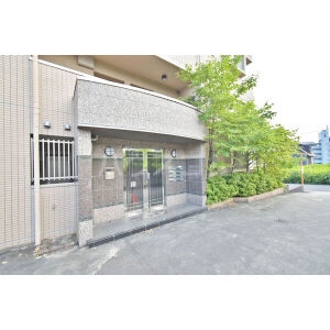 16/20 エントランス