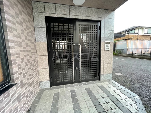 2/4 エントランス