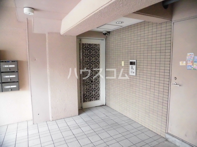 16/20 エントランス