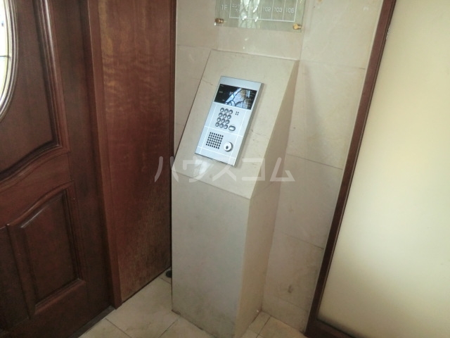 22/29 エントランス