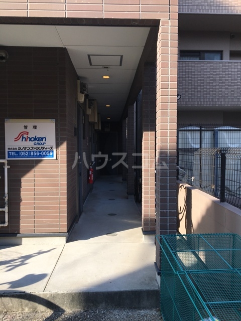 21/28 エントランス