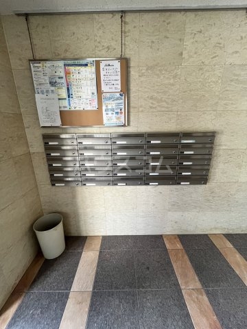 26/30 エントランス