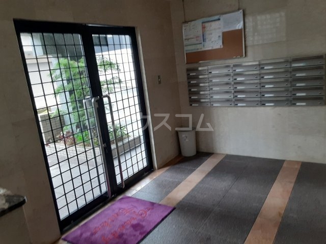 19/27 エントランス