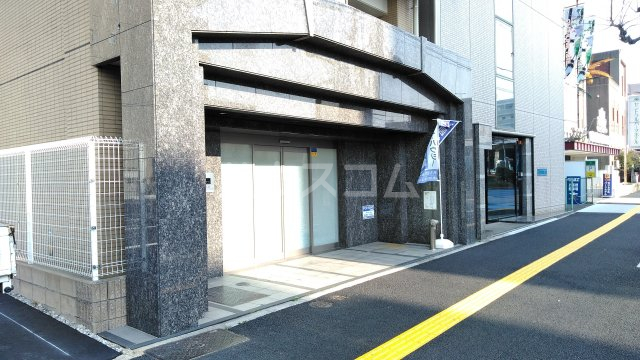 22/28 エントランス