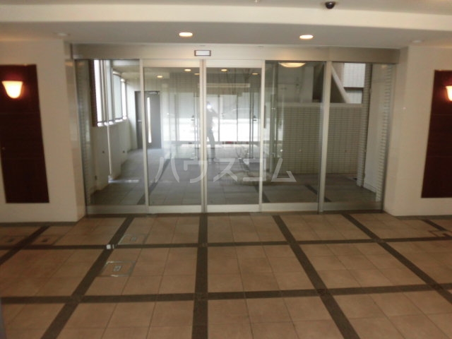 21/27 エントランス