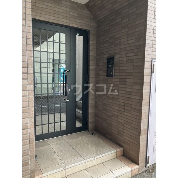 18/26 エントランス