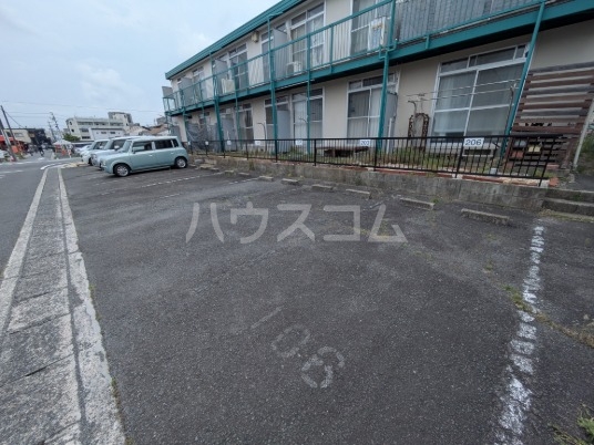 18/28 駐車場