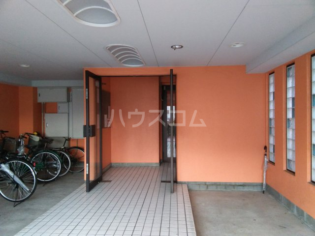 16/25 エントランス