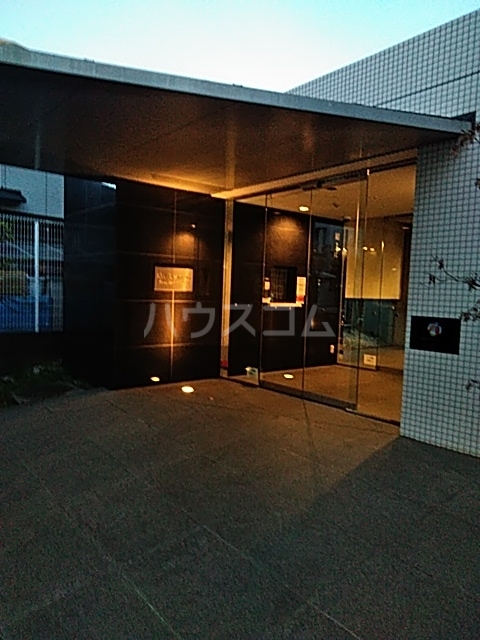 26/30 エントランス