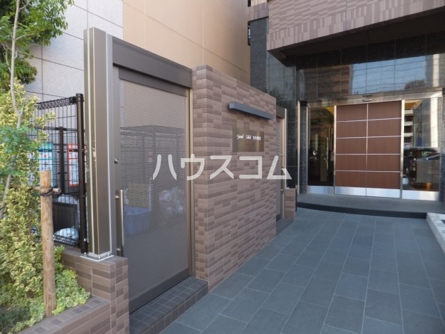 19/26 エントランス