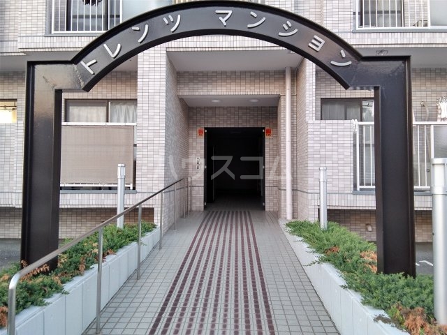 21/30 エントランス