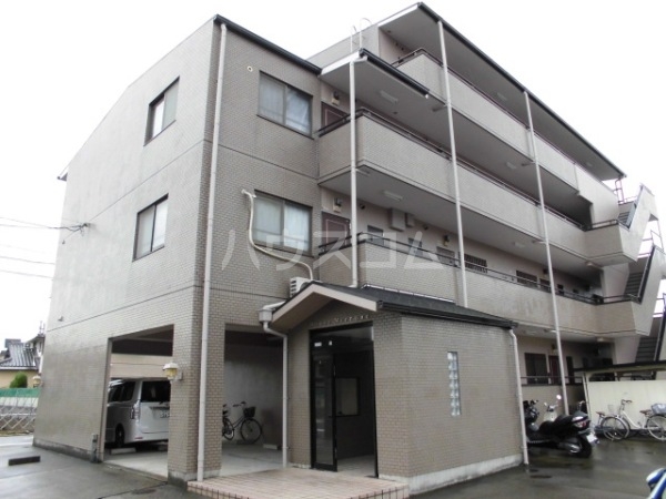 22/29 エントランス