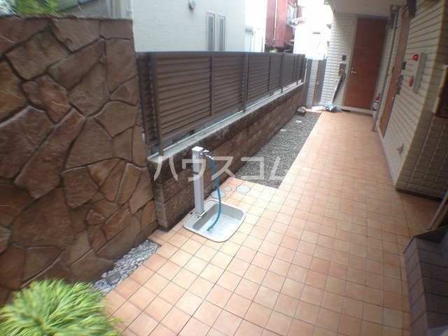 18/28 エントランス