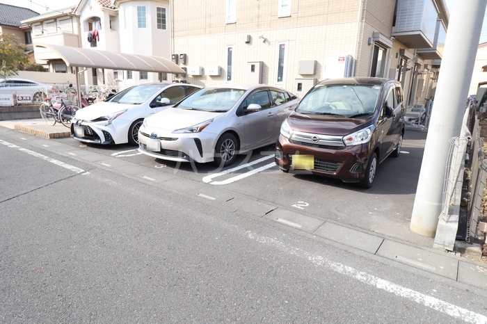 13/23 駐車場