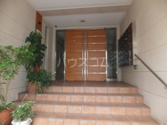 21/29 エントランス