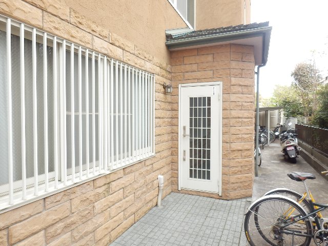 21/30 エントランス