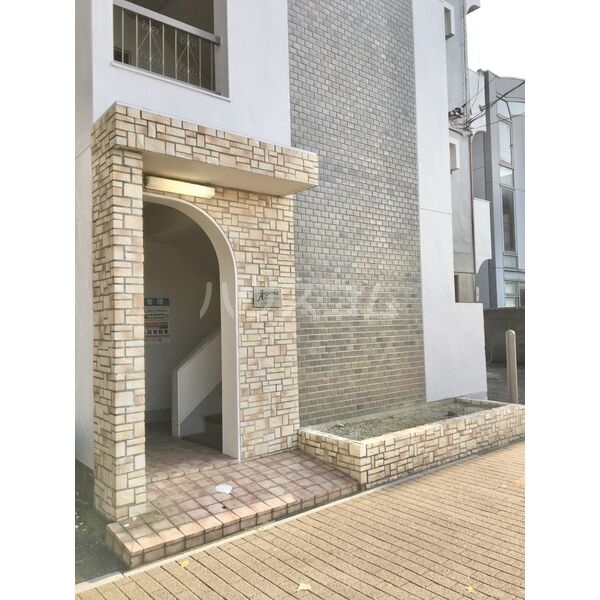 28/30 エントランス