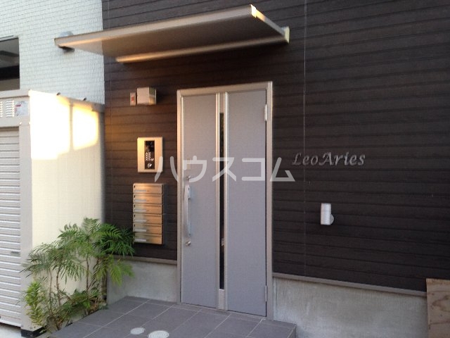 22/28 エントランス