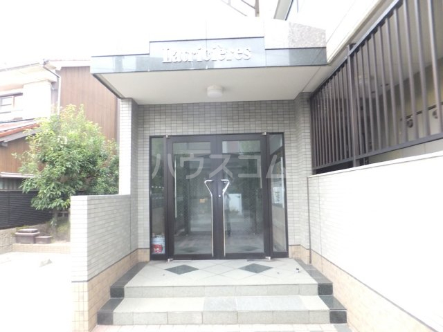 21/28 エントランス