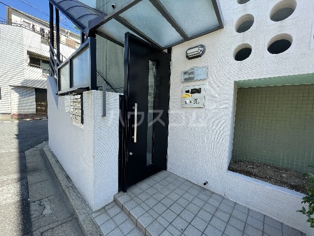 21/30 エントランス