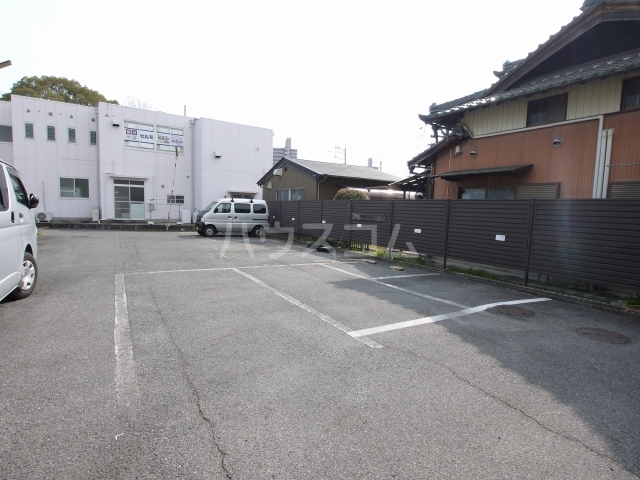 14/17 駐車場
