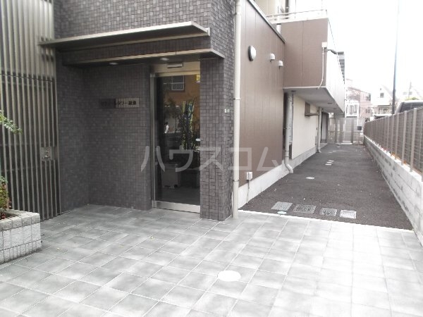 22/30 エントランス