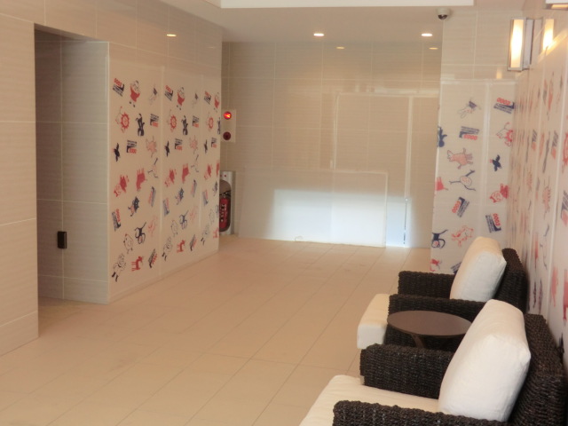 21/30 エントランス