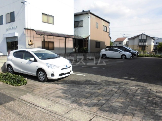 17/17 駐車場