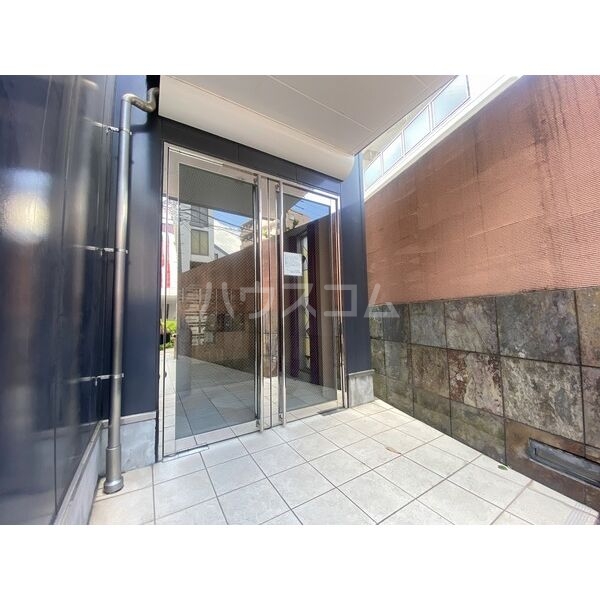 18/20 エントランス