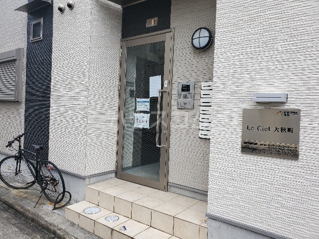 21/26 エントランス