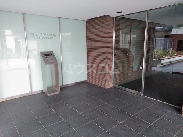 24/27 エントランス