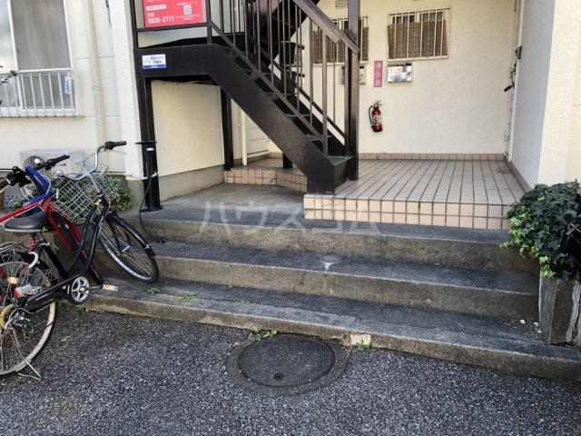 24/30 エントランス