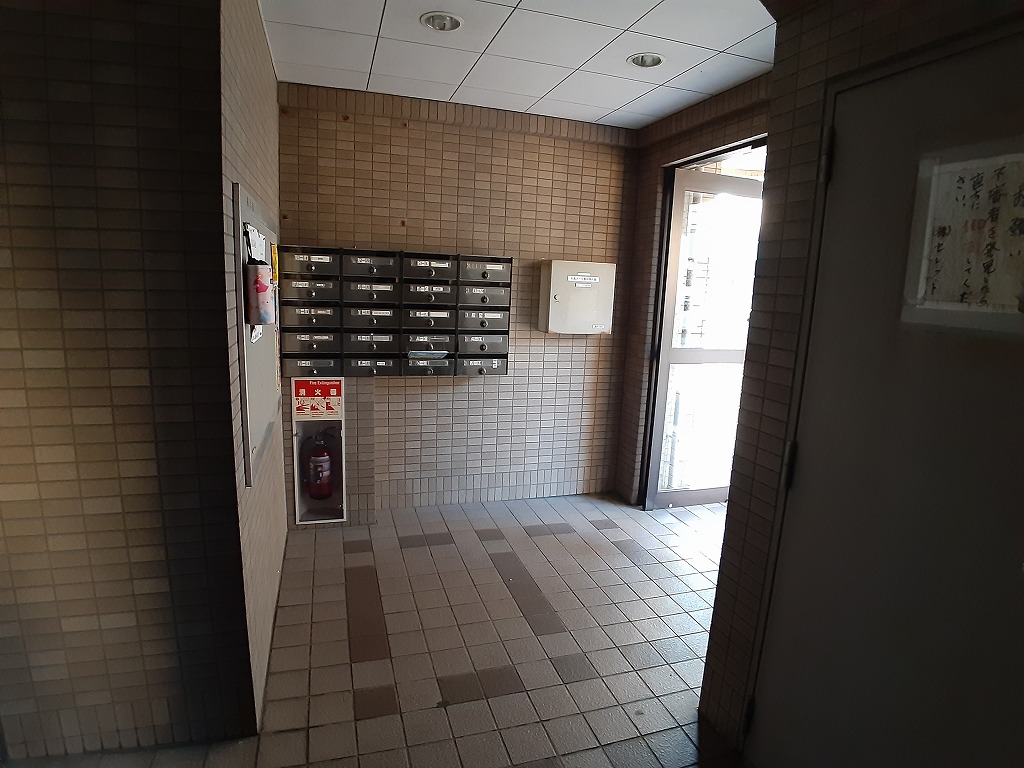 24/30 エントランス