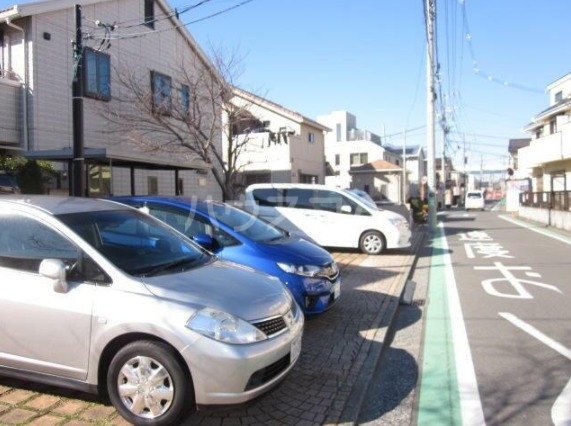 26/28 駐車場