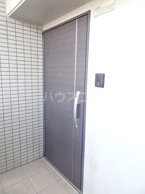 24/30 エントランス