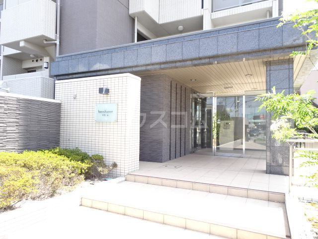 23/30 エントランス