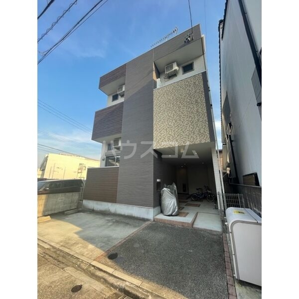 15/23 エントランス