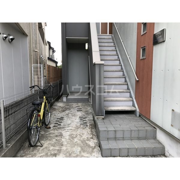 14/15 エントランス