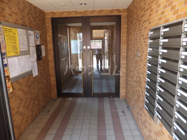 21/30 エントランス