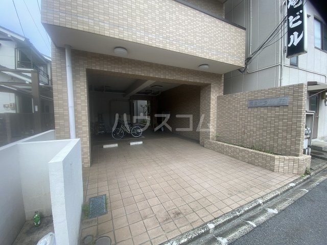 22/28 エントランス